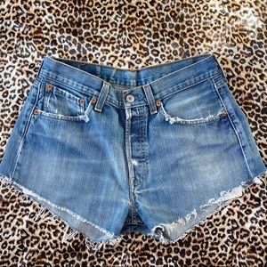 VINTAGE LEVI’S ♡ 501 CHEEKY CUTOFFS